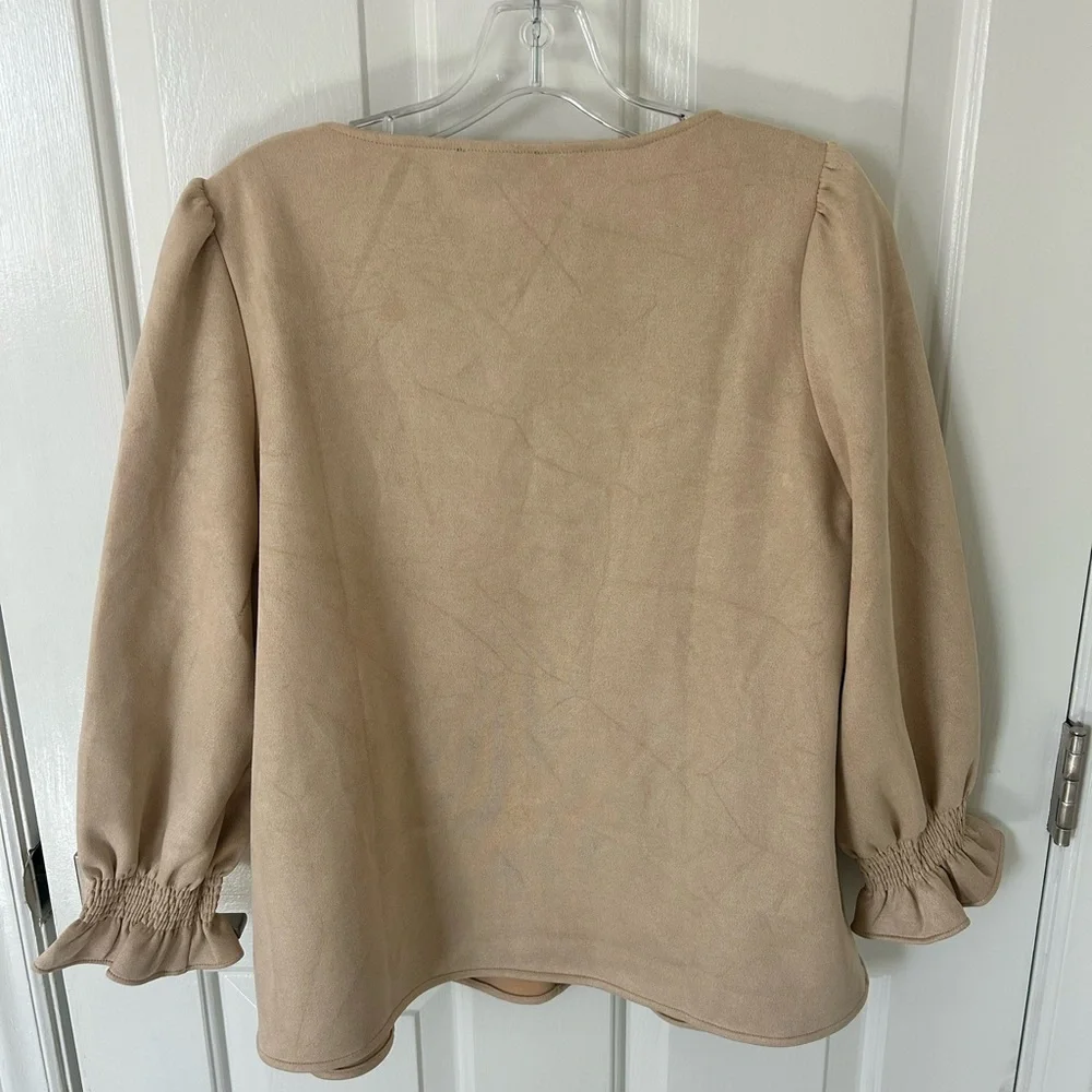 Tuckernuck Women's V-Neck Easton Suede Swing Long Sleeve Blouse - Picture 3 of 5